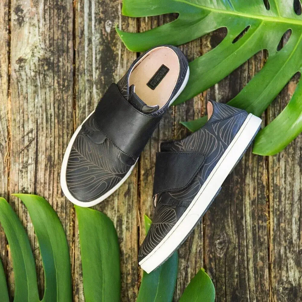 OluKai Pehuea Loupili Sneakers Leather Black